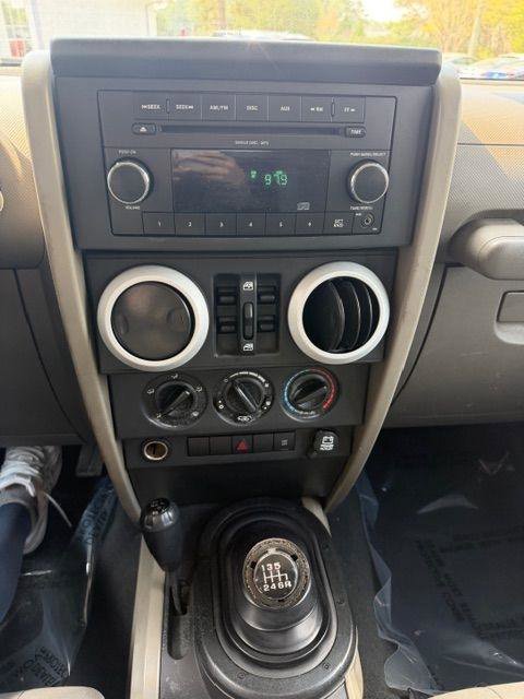 Used 2008 Jeep Wrangler Unlimited Sahara AWD/4WD image 17