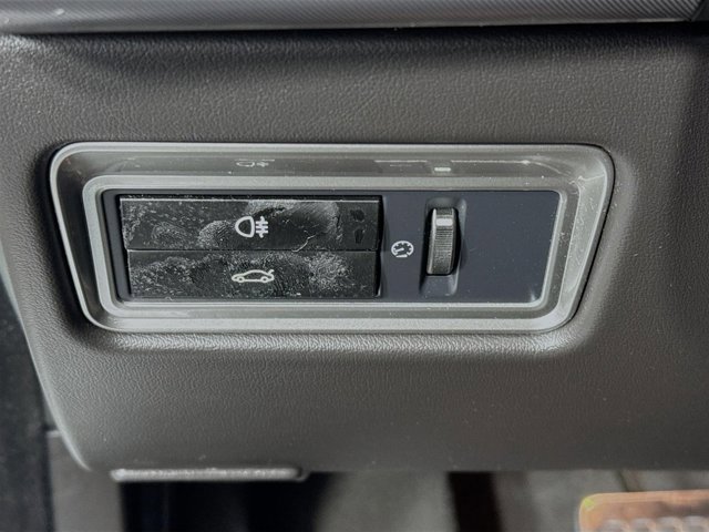 Used 2014 Jaguar XF R-S image 10