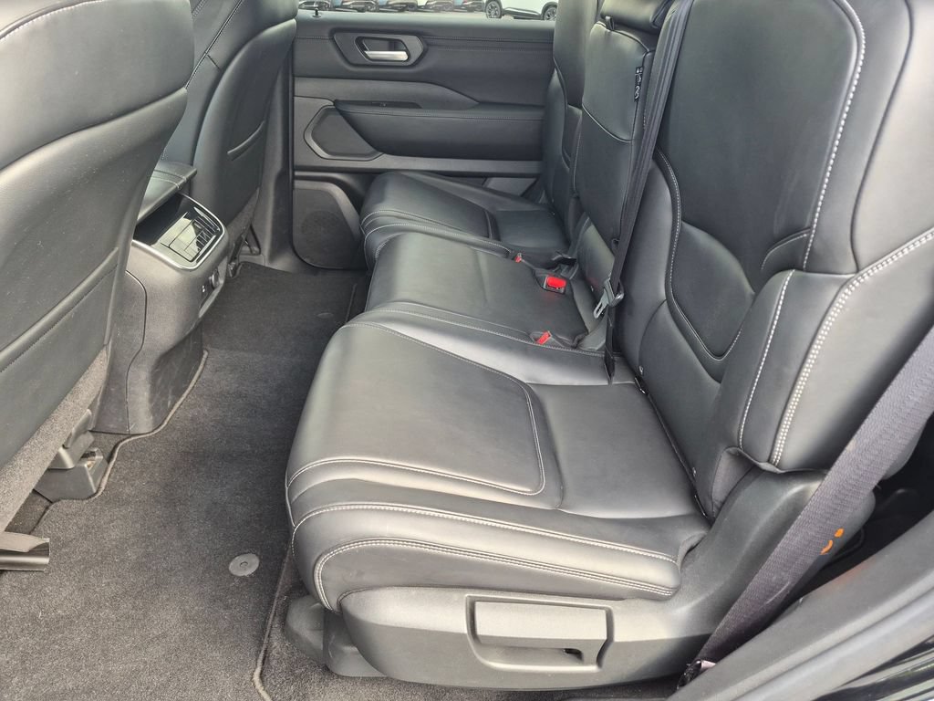 Used 2025 Nissan Armada SV AWD/4WD image 21