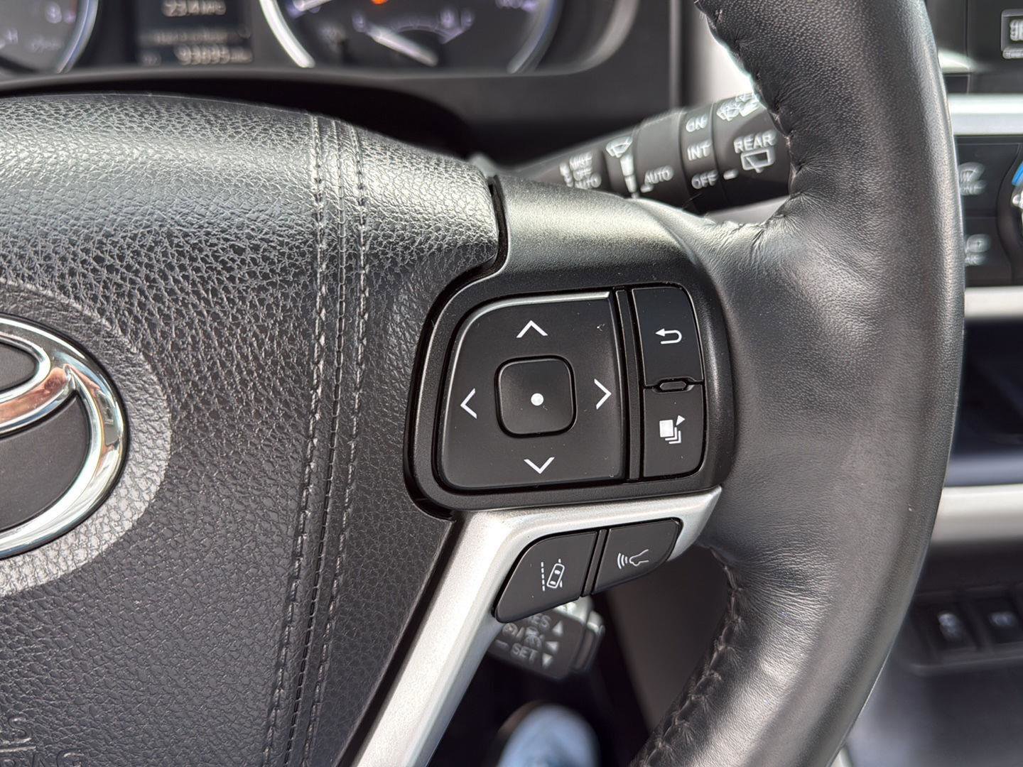 Used 2019 Toyota Highlander Limited Platinum AWD/4WD image 34
