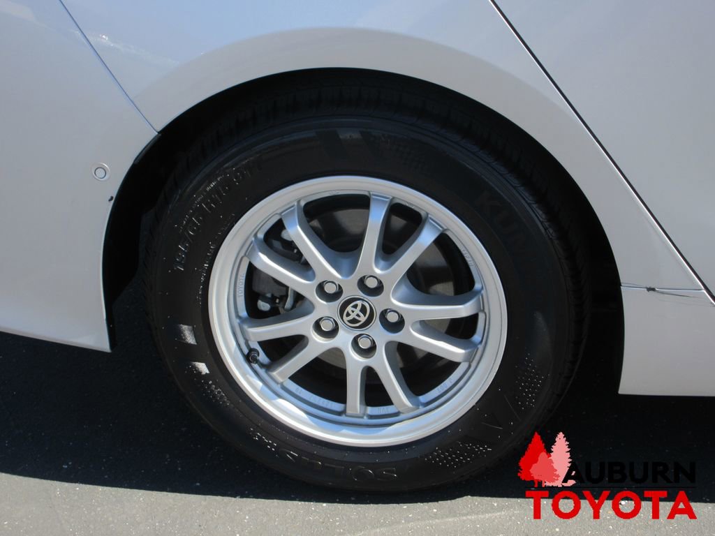 Used 2017 Toyota Prius Prime Advanced w/ Preferred Accessory Package image 3