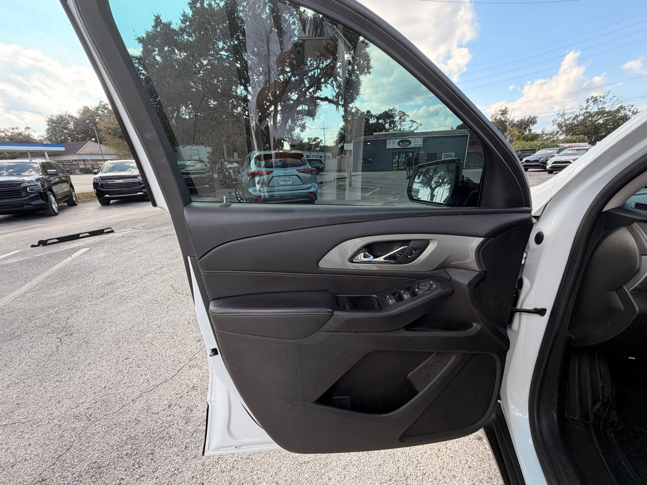 Used 2020 Chevrolet Traverse LS image 16