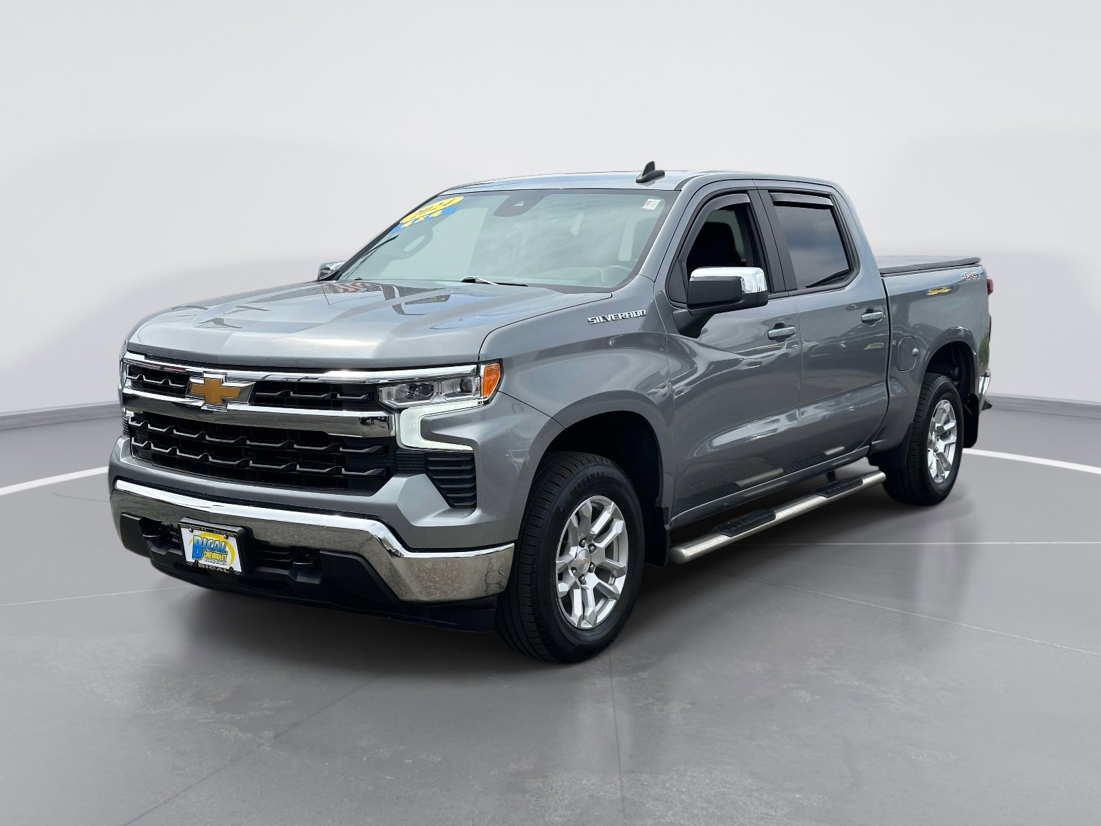 Used 2024 Chevrolet Silverado 1500 LT AWD/4WD image 3