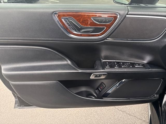 Used 2018 Lincoln Continental Premiere image 9