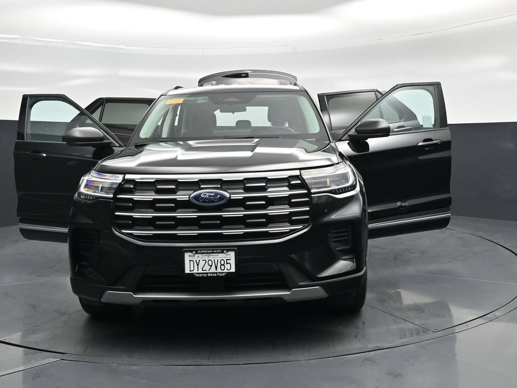 Used 2025 Ford Explorer Active AWD/4WD image 31