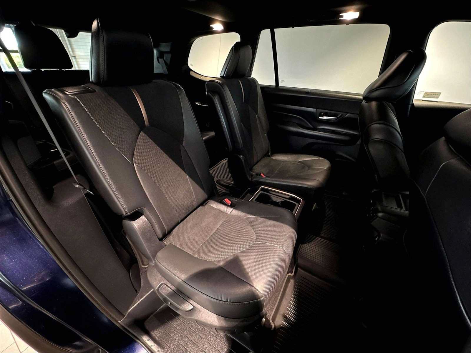 Used 2025 Toyota Grand Highlander AWD Hybrid image 32