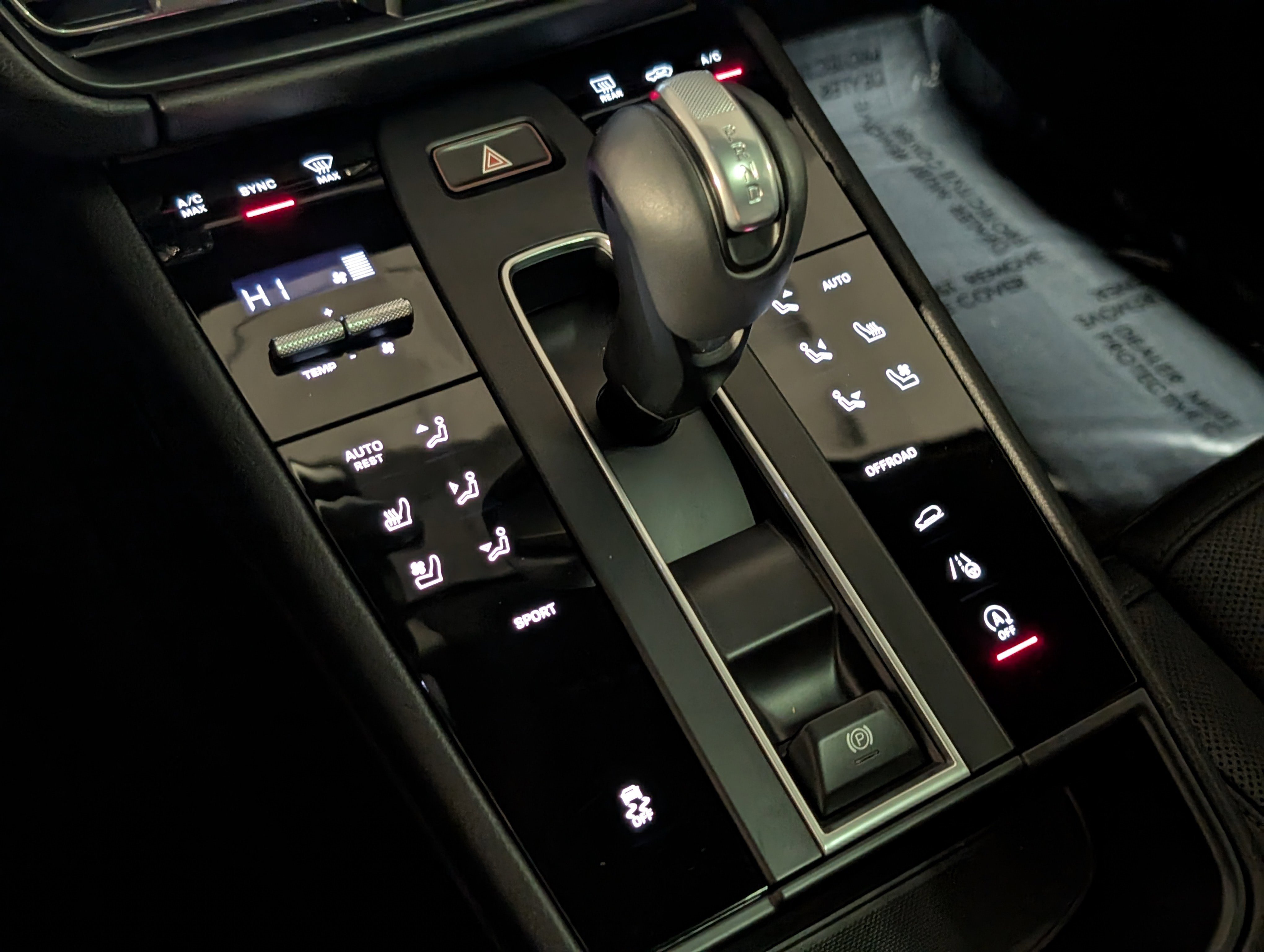 Certified 2025 Porsche Macan image 39