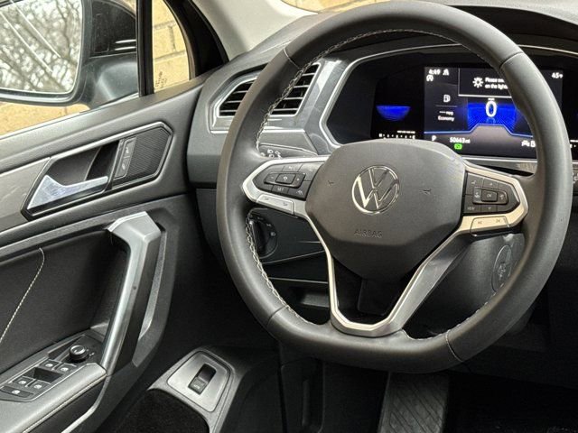 Used 2022 Volkswagen Tiguan SE image 13