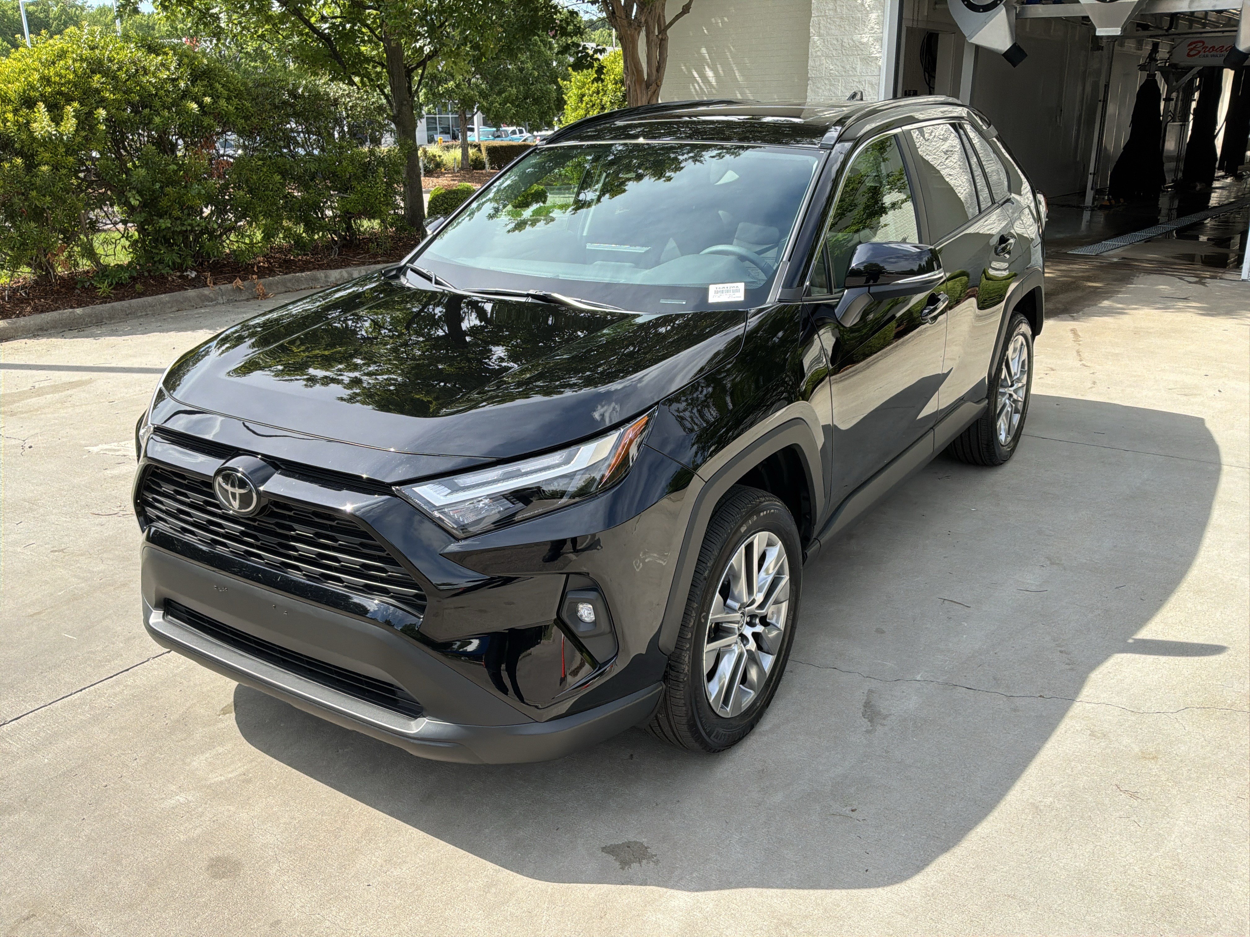 Used 2023 Toyota RAV4 XLE Premium AWD/4WD image 5