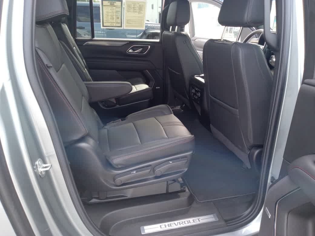 Used 2024 Chevrolet Suburban RST w/ Luxury Package AWD/4WD image 35