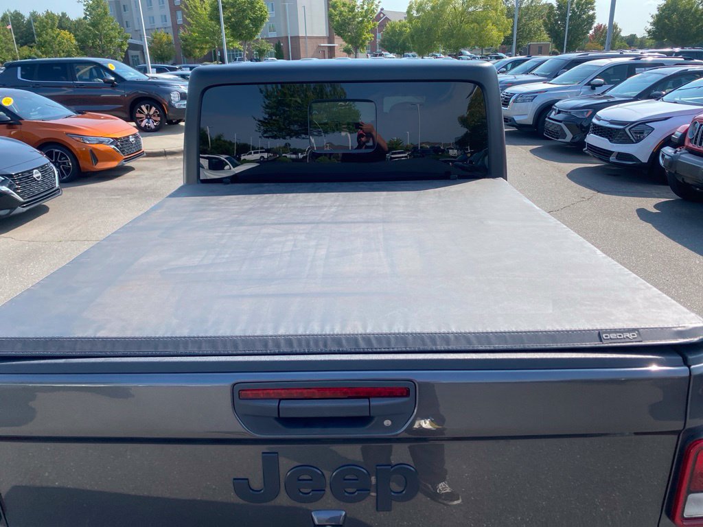 Used 2023 Jeep Gladiator Sport AWD/4WD image 16