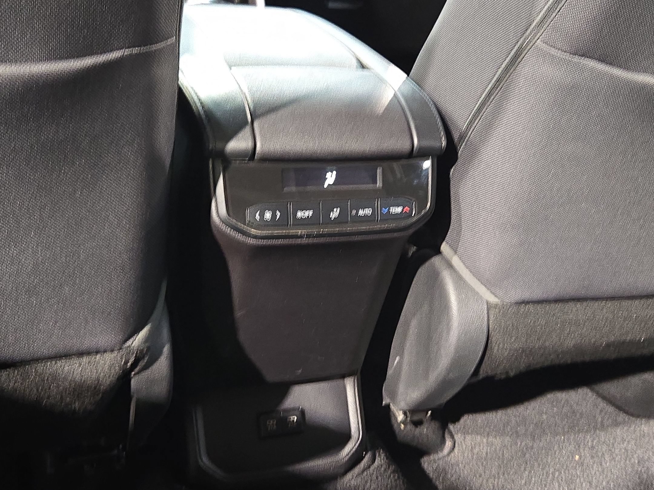 Used 2021 Toyota Highlander L FWD image 38