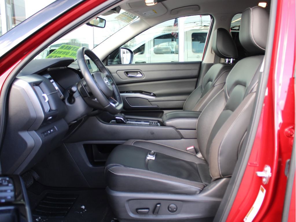 Used 2023 Nissan Pathfinder SL image 10