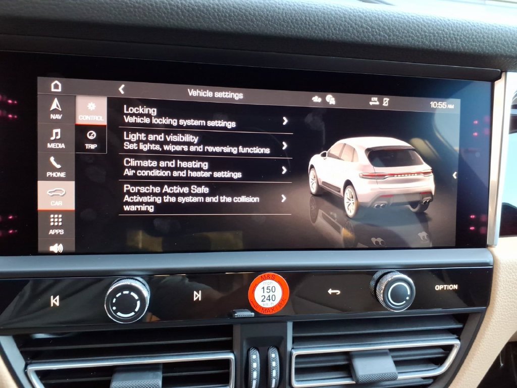 Certified 2026 Porsche Macan AWD/4WD image 32