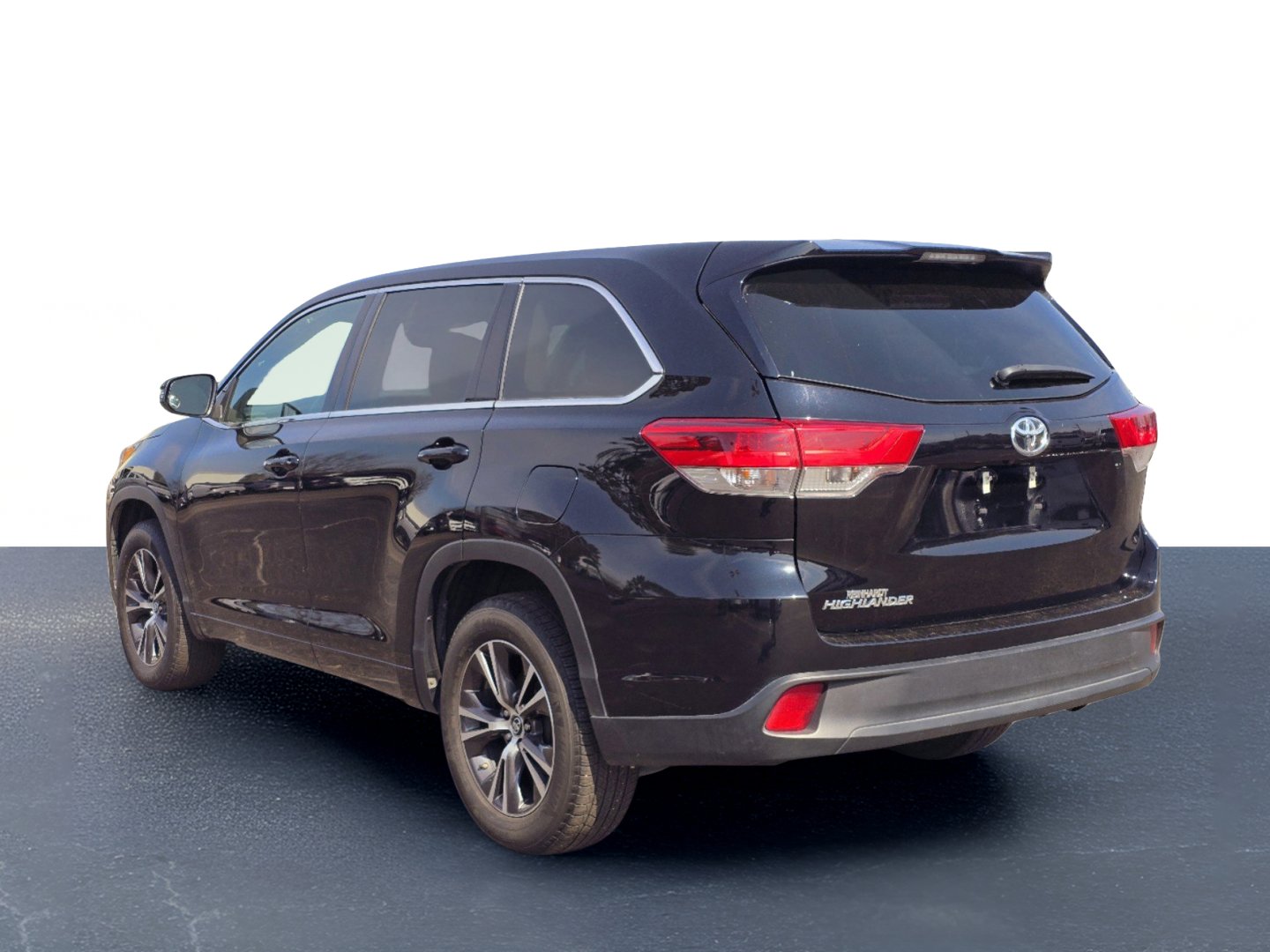 Used 2018 Toyota Highlander LE image 7