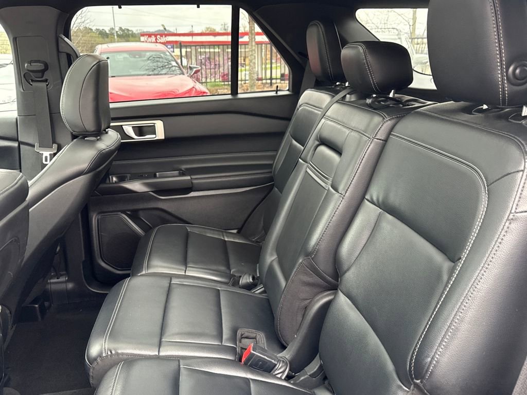 Used 2020 Ford Explorer XLT w/ Equipment Group 202A AWD/4WD image 27