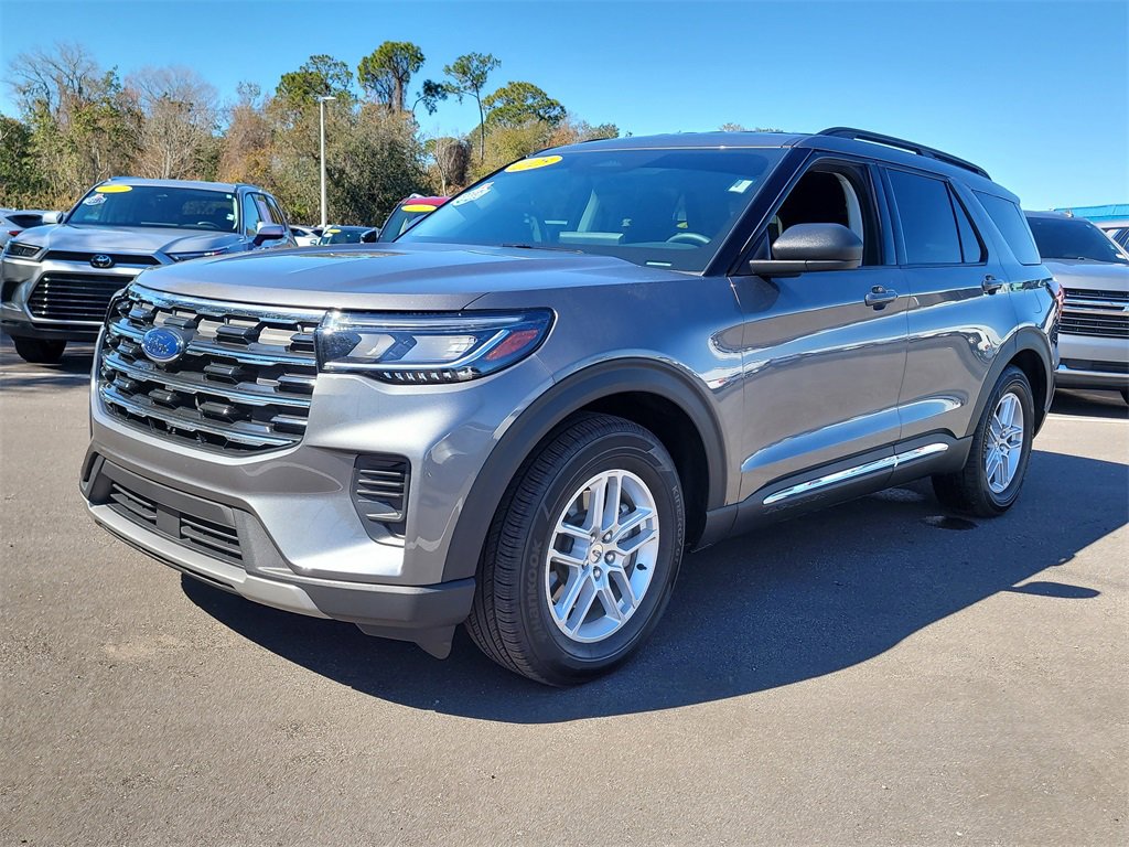 Used 2025 Ford Explorer Active image 2