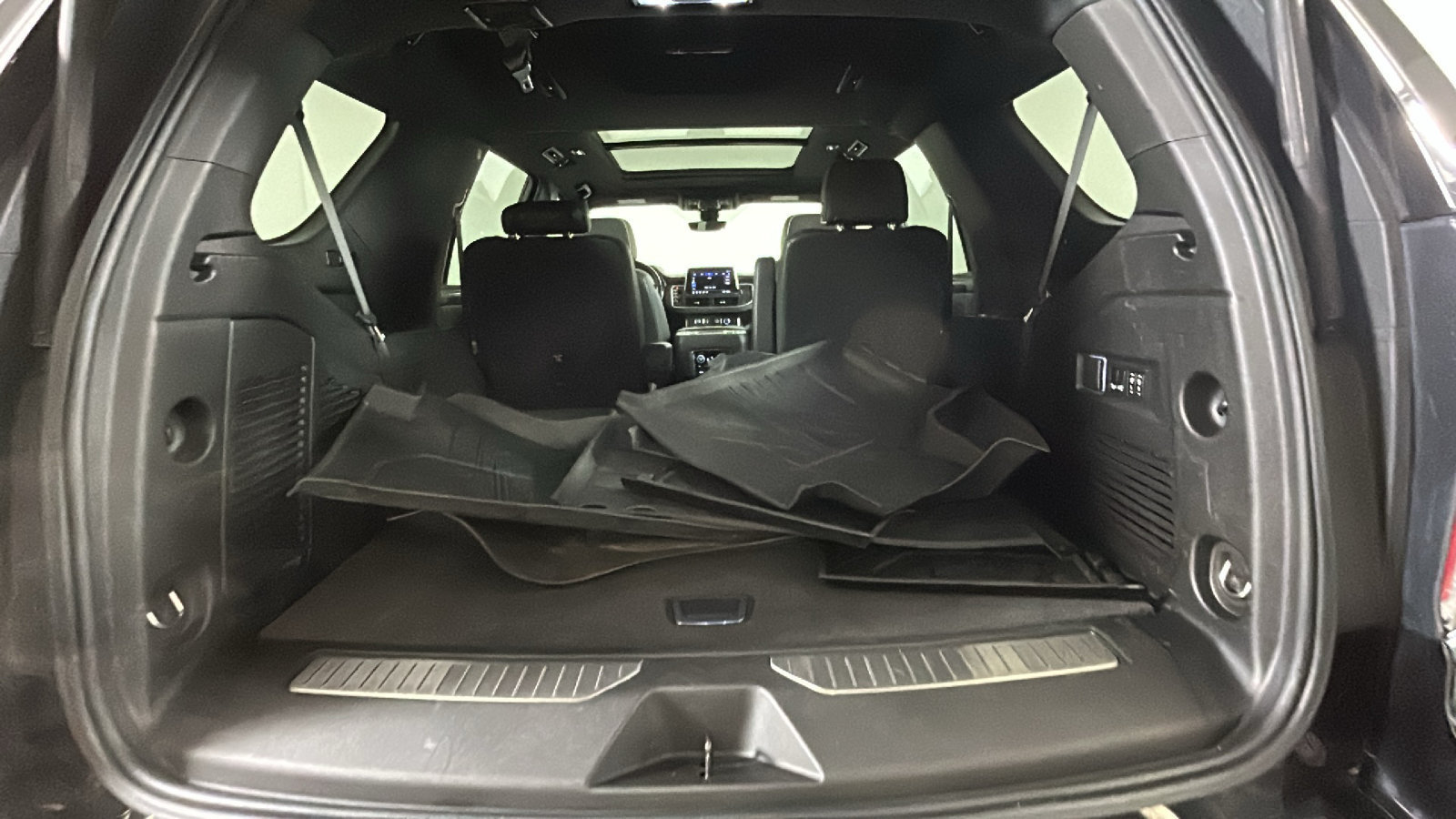 Used 2021 Chevrolet Tahoe Premier w/ Premium Package AWD/4WD image 31