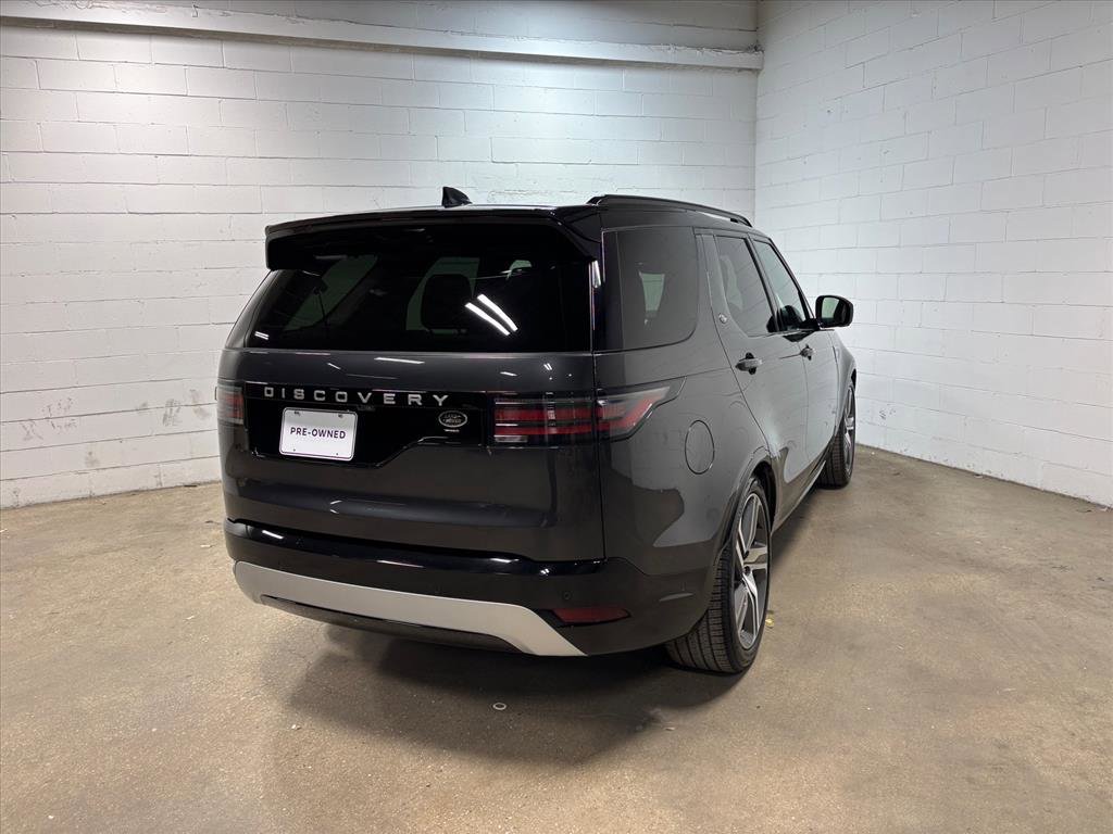 Used 2023 Land Rover Discovery Metropolitan Edition image 7