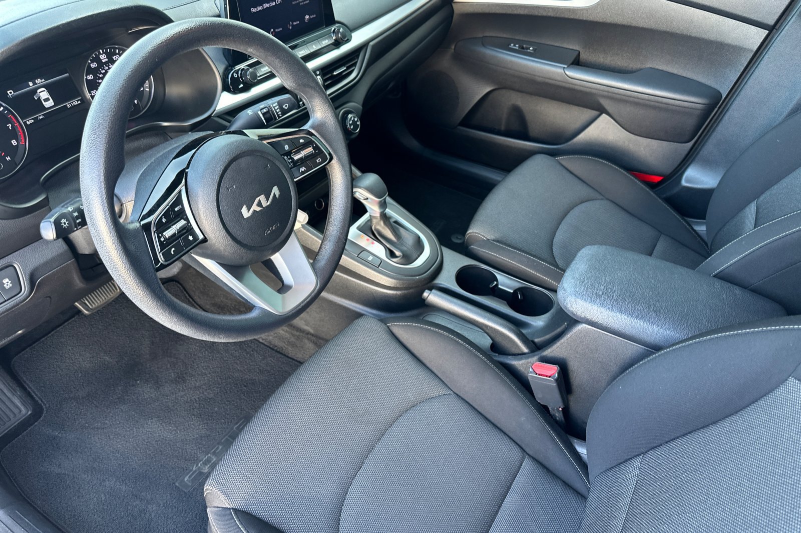 Used 2022 Kia Forte LXS FWD image 11