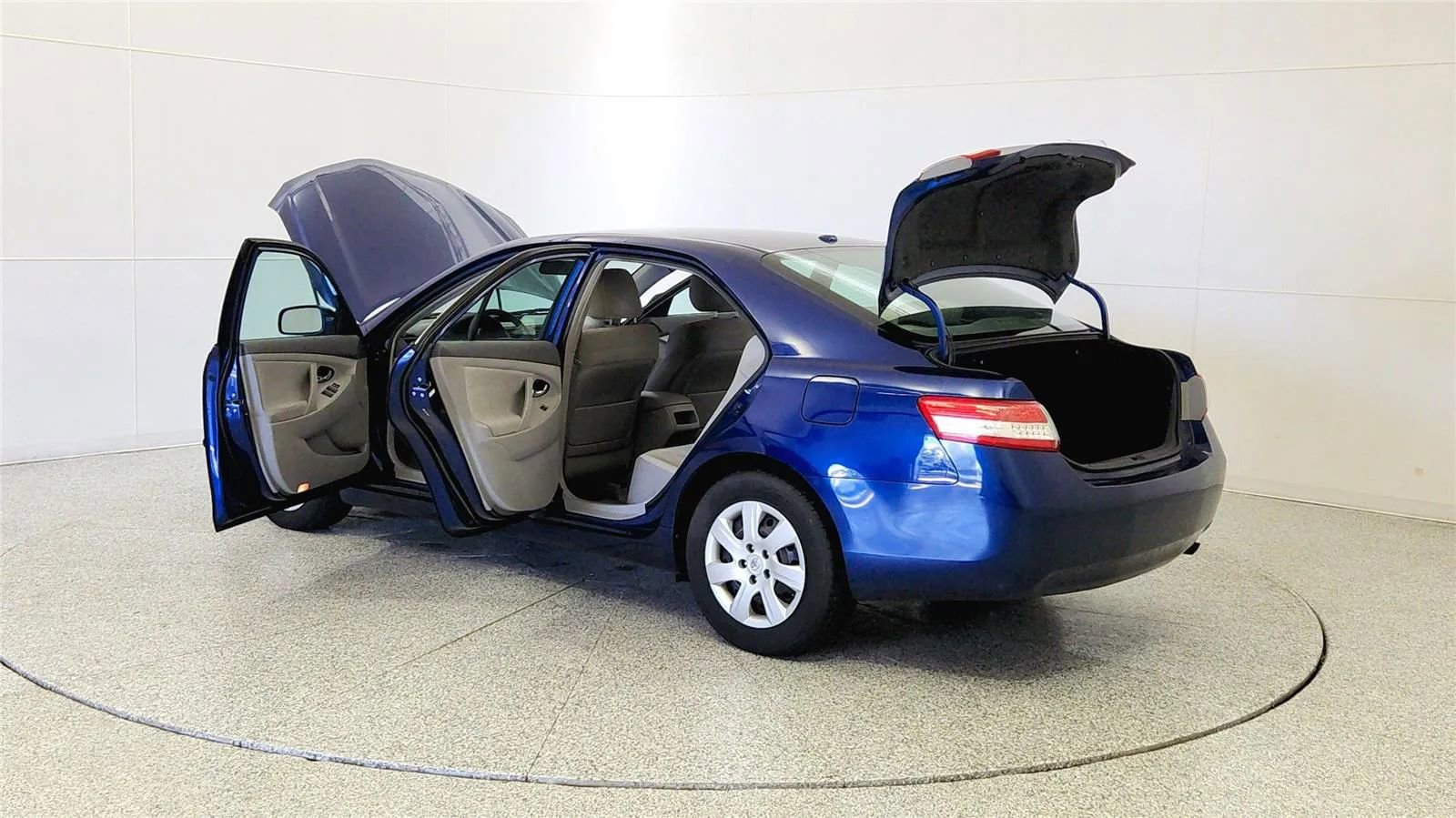 Used 2010 Toyota Camry SE FWD image 11