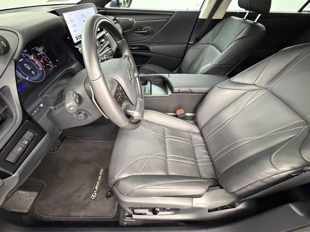 Used 2025 Lexus ES 300h w/ Luxury Package FWD image 24