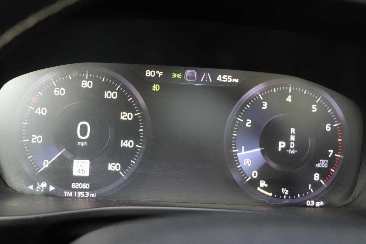 Used 2019 Volvo XC40 T4 R-Design FWD image 10