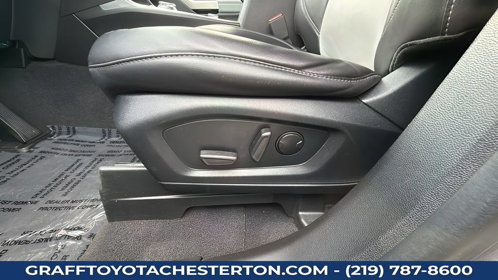 Used 2023 Ford Explorer XLT w/ Equipment Group 202A AWD/4WD image 15