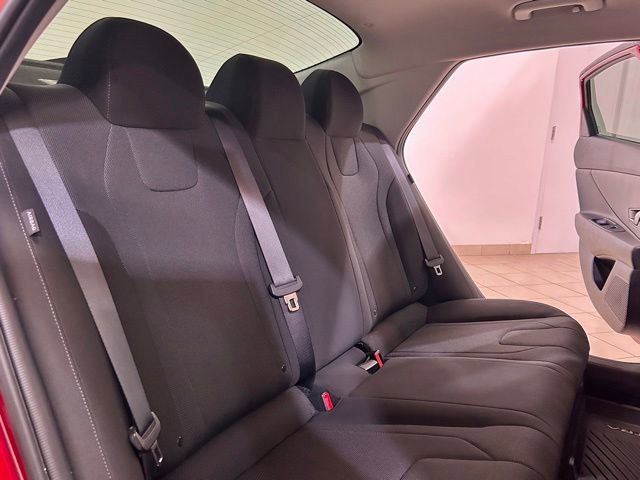 Used 2024 Hyundai Elantra SE FWD image 15