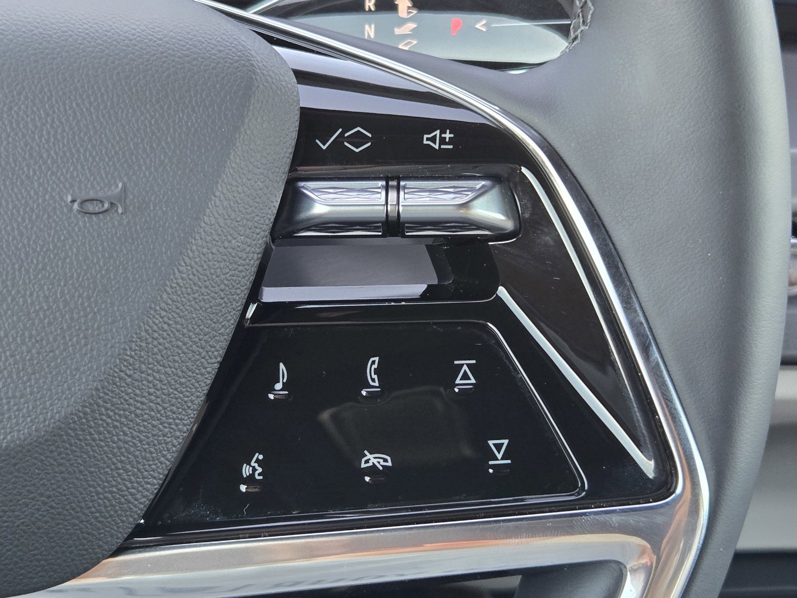 Used 2026 Cadillac Vistiq Sport image 25