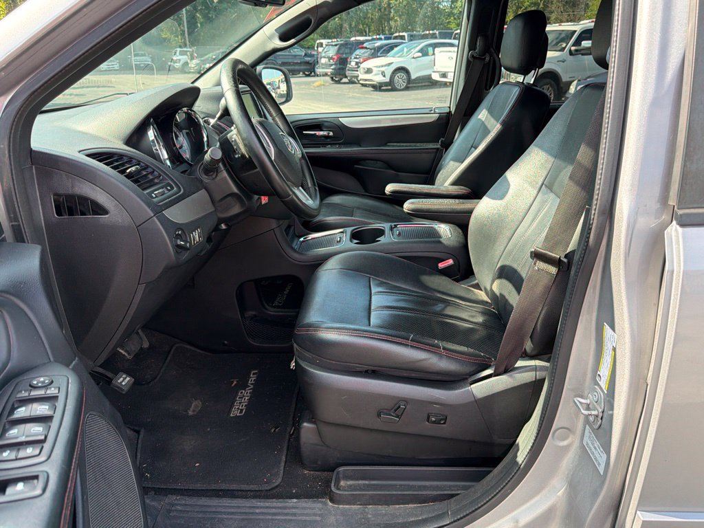 Used 2017 Dodge Grand Caravan GT FWD image 12