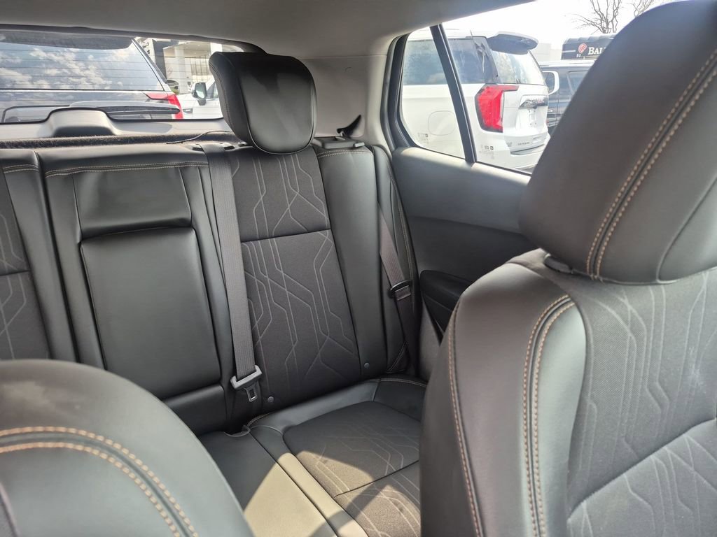 Used 2022 Chevrolet Trax LT w/ LT Convenience Package image 12