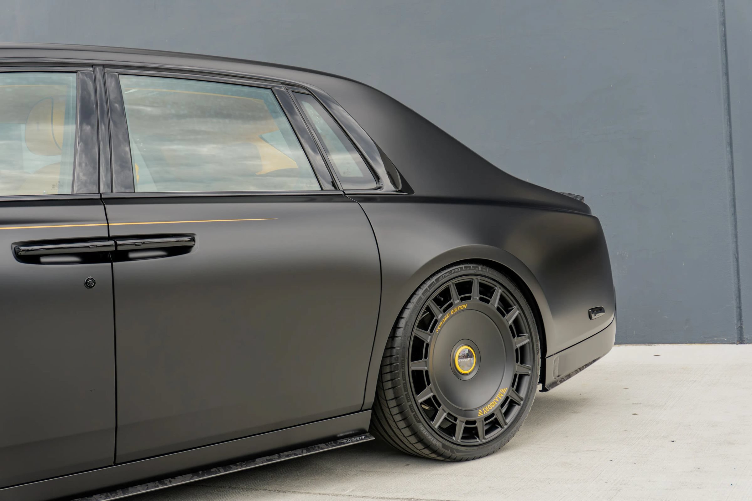 Used 2027 Rolls-Royce Phantom Sedan RWD image 34