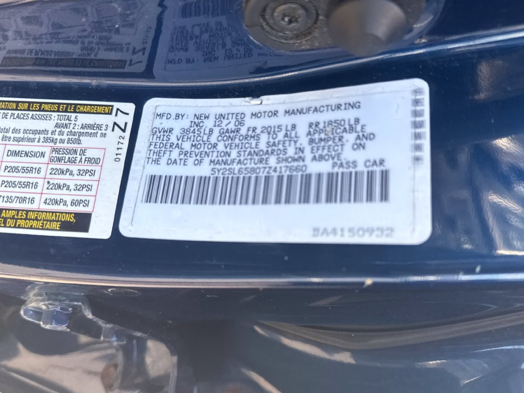 Used 2007 Pontiac Vibe w/ Preferred Package FWD image 31