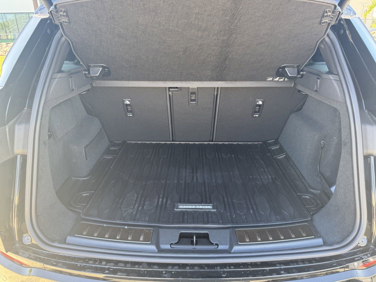 Used 2025 Land Rover Range Rover Evoque Dynamic SE image 27