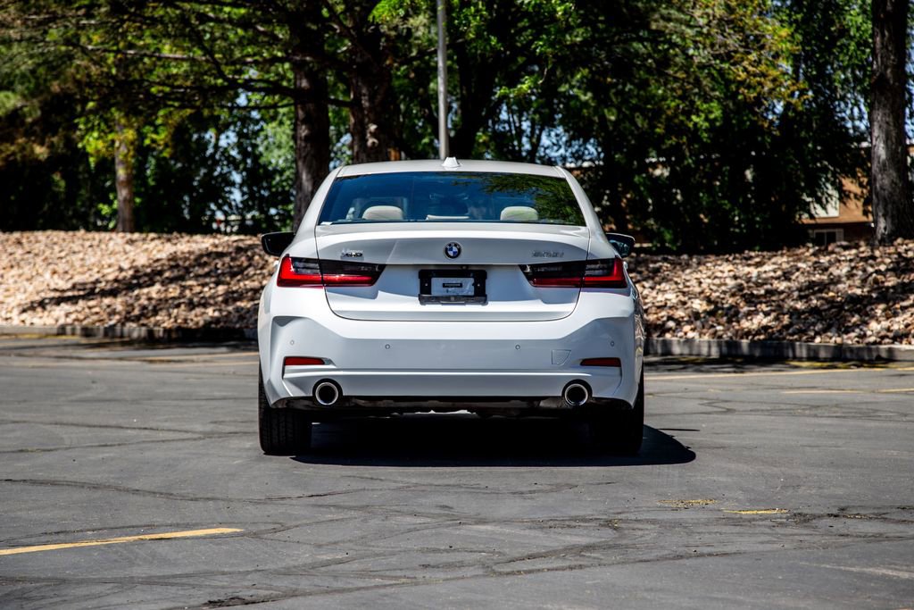 Used 2023 BMW 330i xDrive Sedan w/ Premium Package AWD/4WD image 4