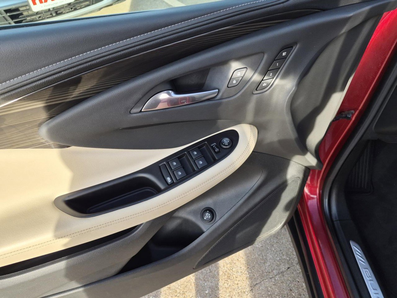 Used 2019 Buick Envision Essence image 12