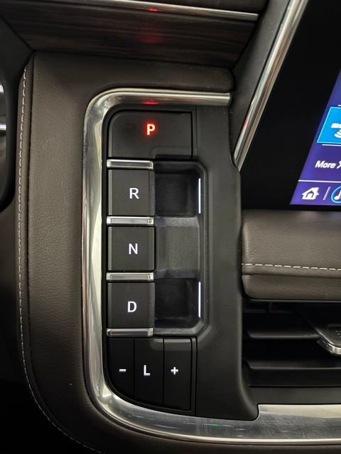 Used 2021 Chevrolet Tahoe Z71 w/ Luxury Package AWD/4WD image 27