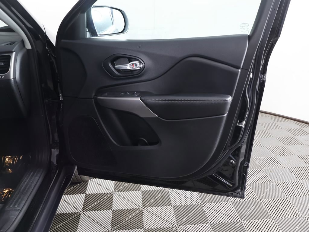 Used 2022 Jeep Cherokee Limited image 24