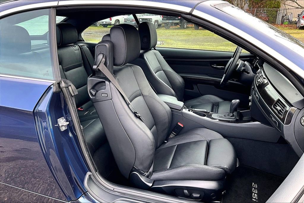 Used 2011 BMW 335i Convertible image 10