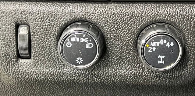 Used 2018 Chevrolet Colorado LT w/ Redline Special Edition AWD/4WD image 32