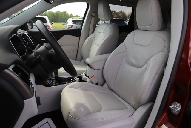 Used 2019 Jeep Cherokee Limited AWD/4WD image 14
