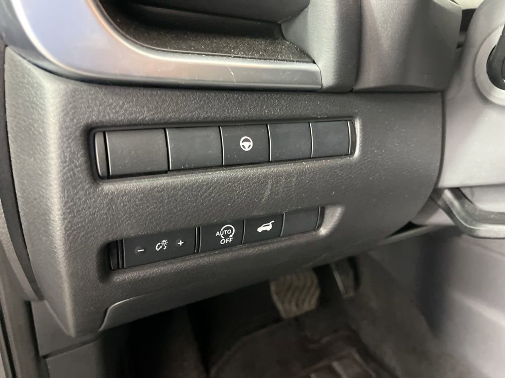 Used 2025 Nissan Rogue SV AWD/4WD image 25