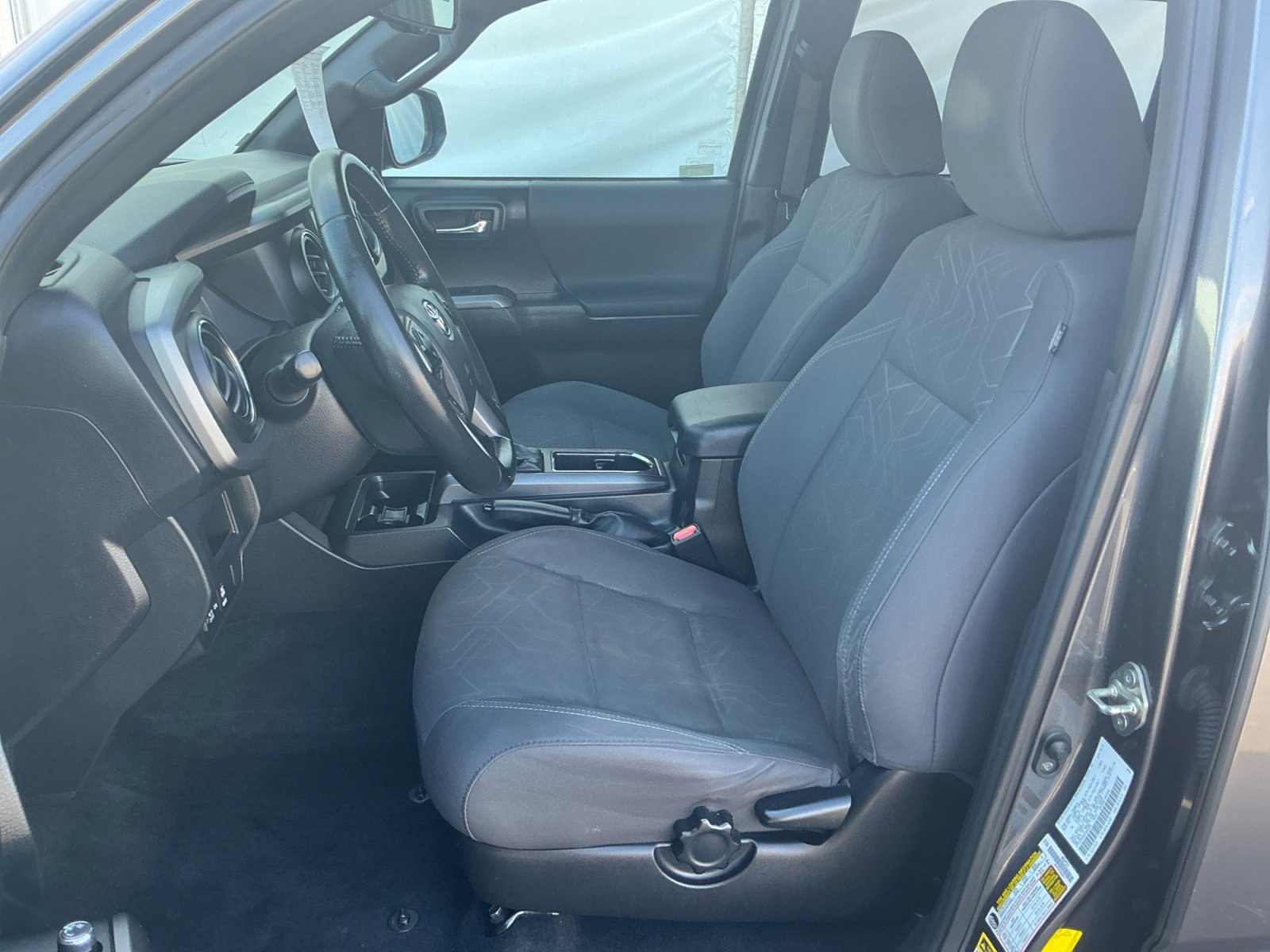 Used 2016 Toyota Tacoma TRD Sport w/ Towing Package image 14