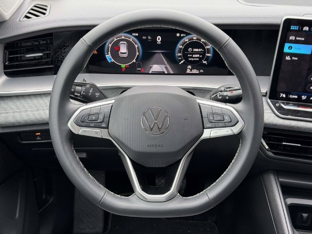Used 2025 Volkswagen Tiguan S AWD/4WD image 13