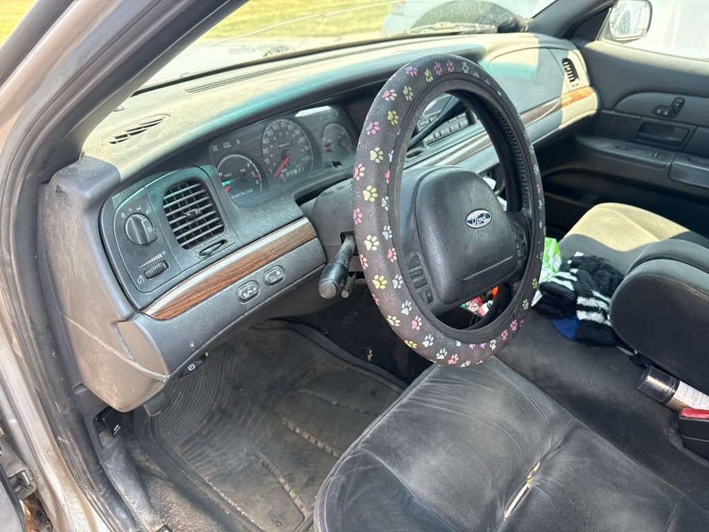 Used 2004 Ford Crown Victoria LX RWD image 13
