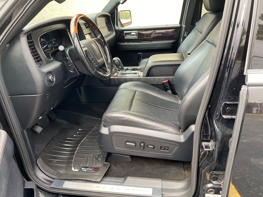 Used 2016 Lincoln Navigator Reserve image 10