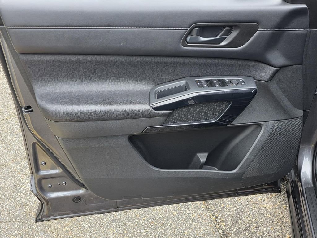 Used 2024 Nissan Pathfinder SV FWD image 34