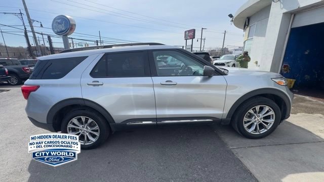 Certified 2022 Ford Explorer XLT w/ Equipment Group 202A AWD/4WD image 4