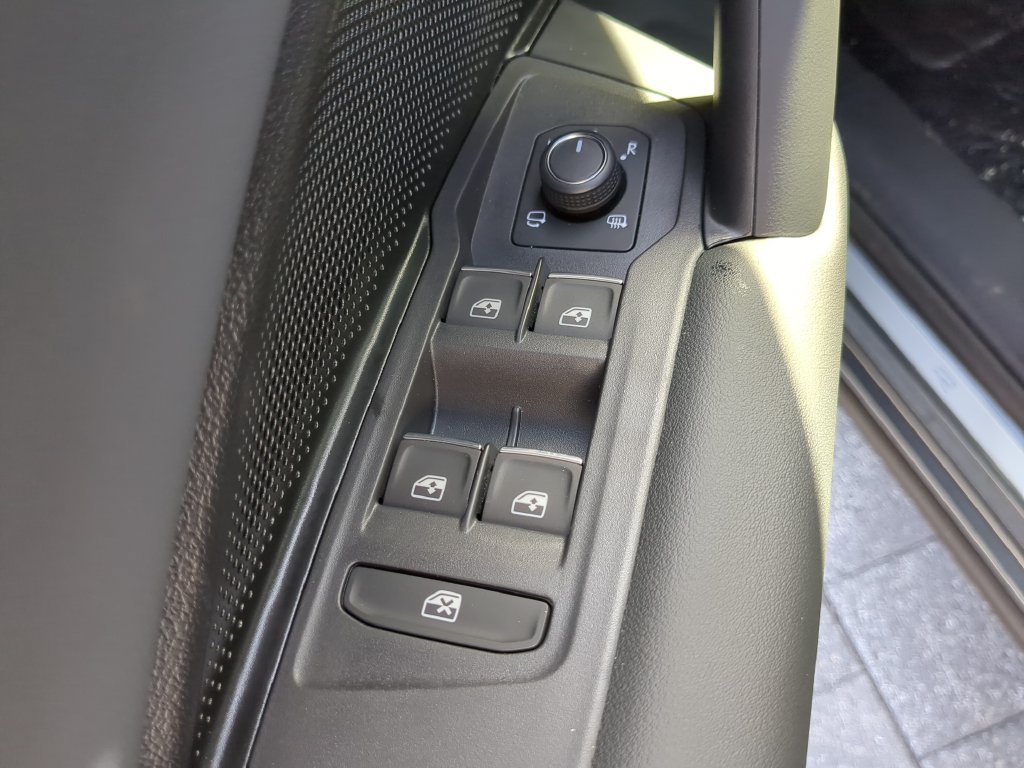 New 2027 Volkswagen Tiguan SEL R-Line AWD/4WD image 17